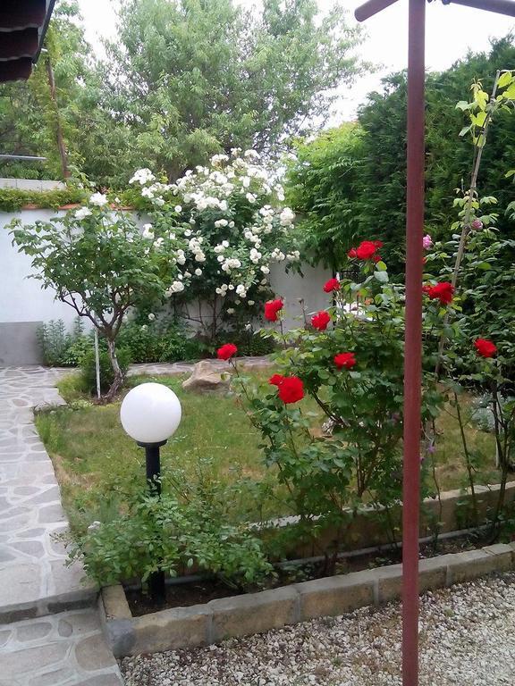 Guest House By The Captain Varna ภายนอก รูปภาพ
