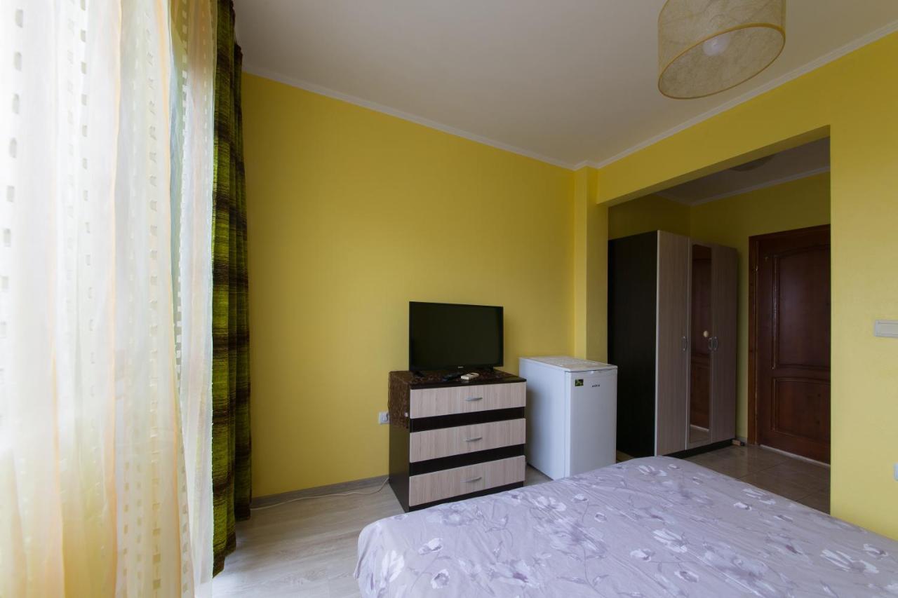 Guest House By The Captain Varna ภายนอก รูปภาพ