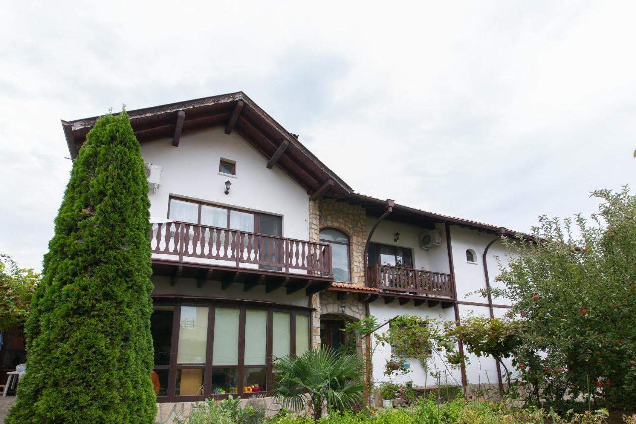 Guest House By The Captain Varna ภายนอก รูปภาพ